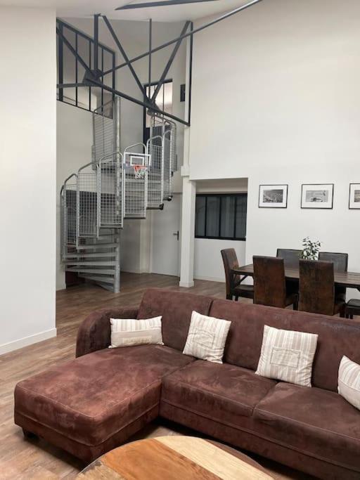 Loft Proche Centre Ville Hotes Habitant A L Etage Laval  Dış mekan fotoğraf