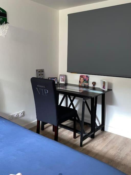 Loft Proche Centre Ville Hotes Habitant A L Etage Laval  Dış mekan fotoğraf