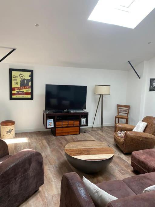 Loft Proche Centre Ville Hotes Habitant A L Etage Laval  Dış mekan fotoğraf