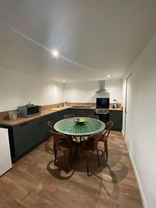 Loft Proche Centre Ville Hotes Habitant A L Etage Laval  Dış mekan fotoğraf